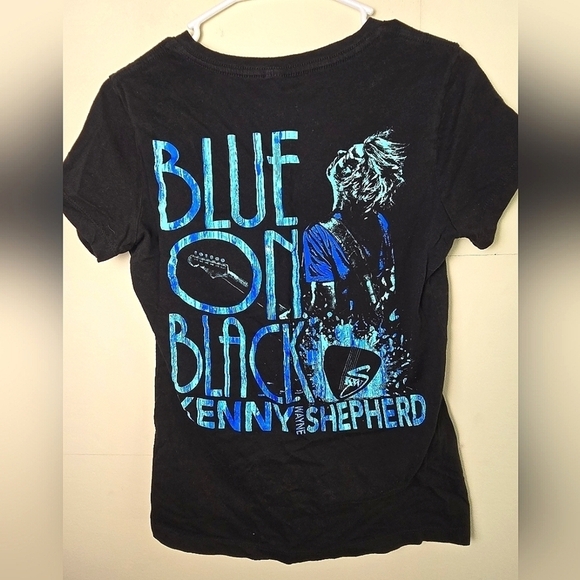 Women's Kenny Wayne Sheppard Blue On Black V-Neck T-shirt, Size S/M - Picture 2 of 2